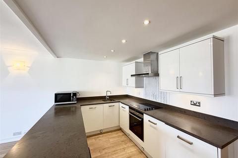 2 bedroom flat to rent, Falcon Lodge, London W9