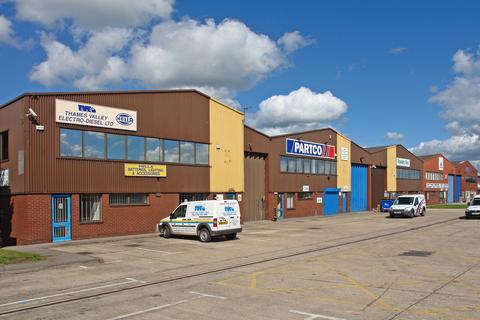 Warehouse to rent, Hyperion Way Reading RG2 0HG