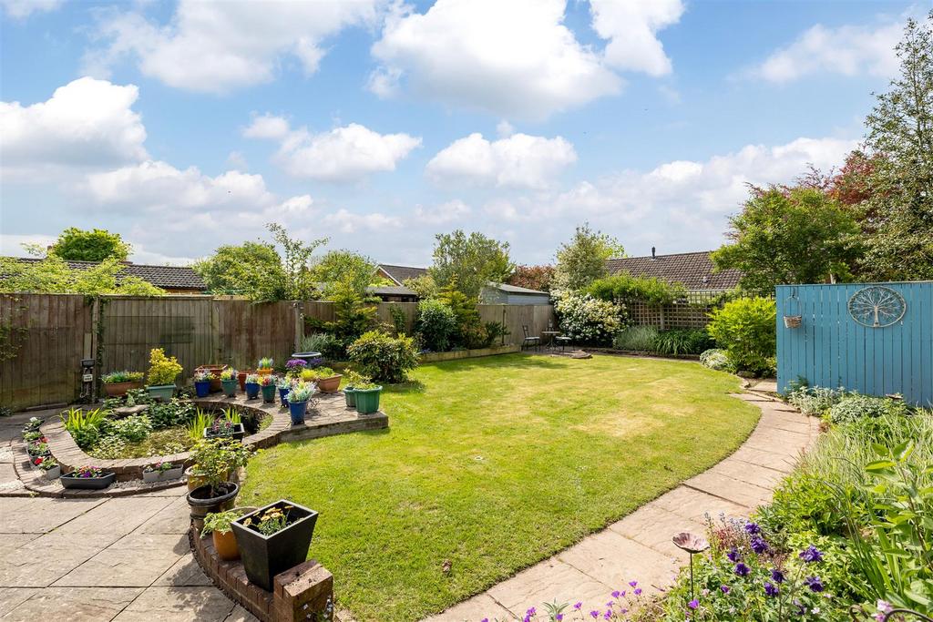 10627 Croft Crescent-07.jpeg