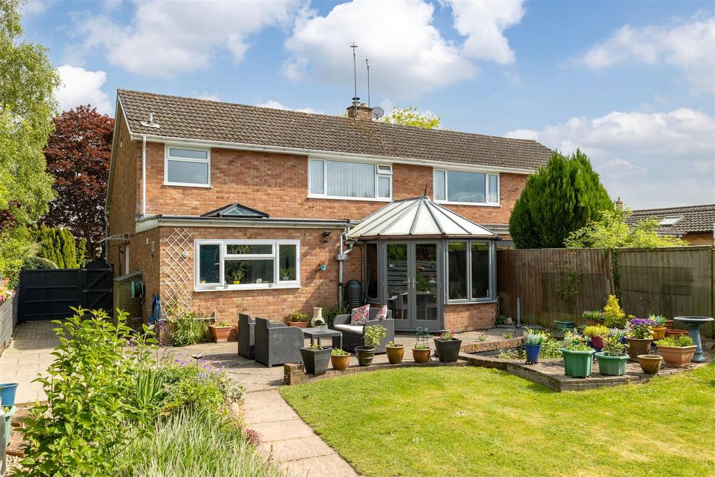 10627 Croft Crescent-06.jpeg