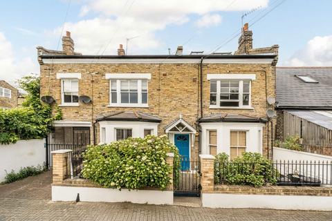 2 bedroom flat for sale, Oldridge Road, London SW12