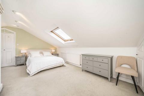 2 bedroom flat for sale, Oldridge Road, London SW12