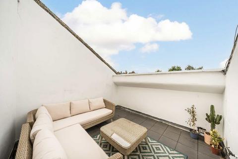 2 bedroom flat for sale, Oldridge Road, London SW12