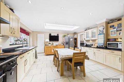 4 bedroom detached house for sale, Reading Road, Reading RG5