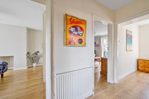 11a Grove Close, Kingston Upon Thames, KT1 2SS