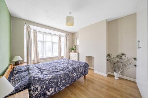 2 bedroom maisonette for sale, Grove Close, Kingston upon Thames, KT1
