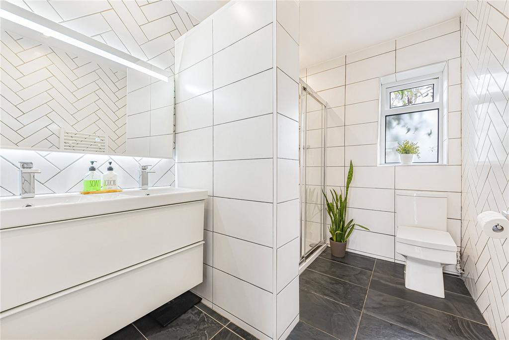 Grnd Shower Room