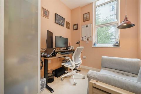 2 bedroom flat for sale, Bromyard Avenue, London W3