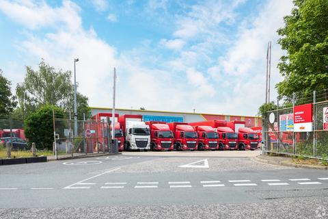 Distribution warehouse to rent, 681 Maidstone Rd Rochester ME1 3QJ