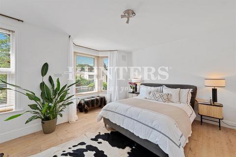 undefined, Listria Park, London, N16
