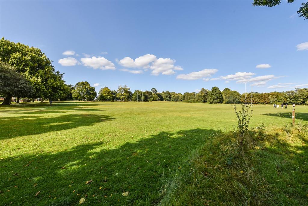 Oaklands Park