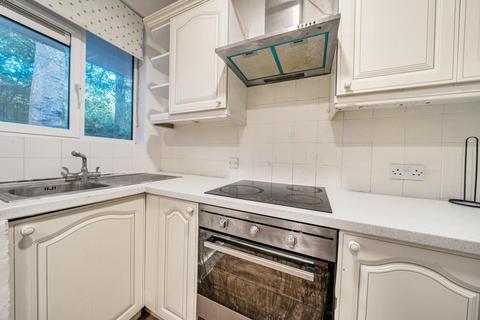 3 bedroom flat for sale, Hallfield Estate, London, W2