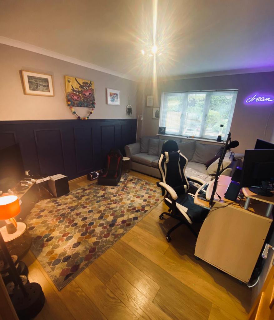 Study/games room/downstairs bedroom 5