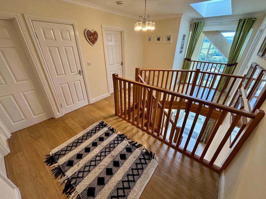 Feature galleried landing