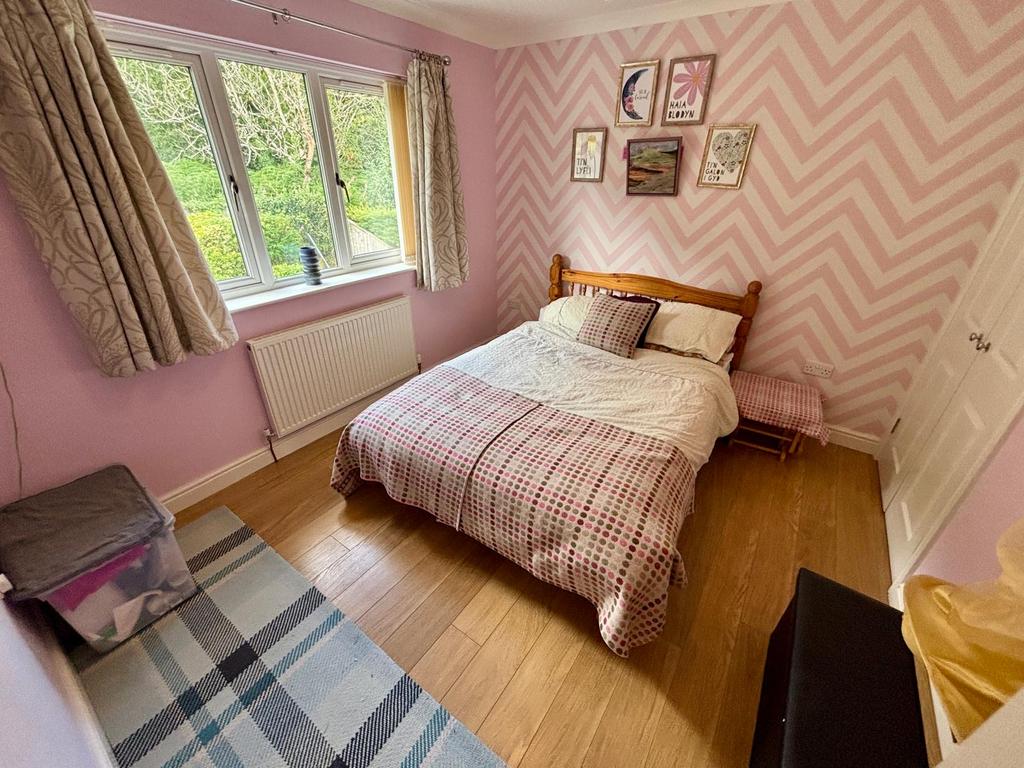 Rear bedroom 2