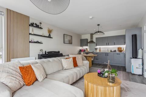 2 bedroom apartment for sale, Cranton Avenue, Hayes UB3