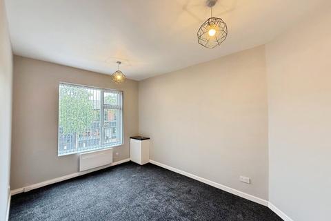 2 bedroom flat to rent, Monton Road, 1st Floor Flat, Monton, M30