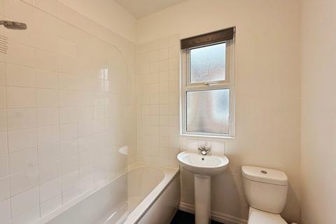 2 bedroom flat to rent, Monton Road, 1st Floor Flat, Monton, M30