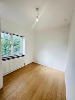 undefined, Wood lane ,Dagenham, RM8
