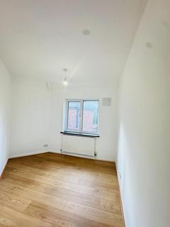 undefined, Wood lane ,Dagenham, RM8