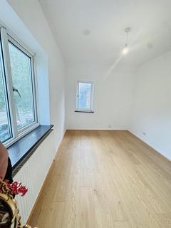 undefined, Wood lane ,Dagenham, RM8