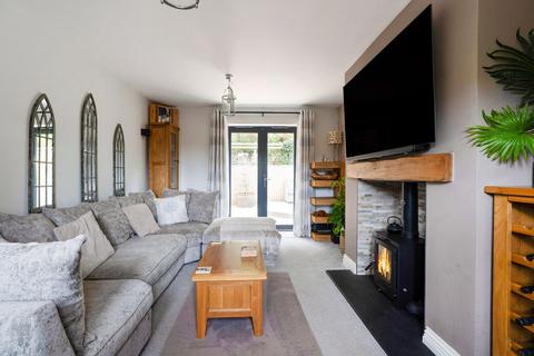 3 bedroom cottage for sale, Main Street, Farnborough, Oxfordshire, OX17 1EA