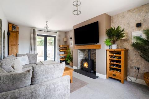 3 bedroom cottage for sale, Main Street, Farnborough, Oxfordshire, OX17 1EA