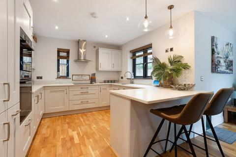 3 bedroom cottage for sale, Main Street, Farnborough, Oxfordshire, OX17 1EA