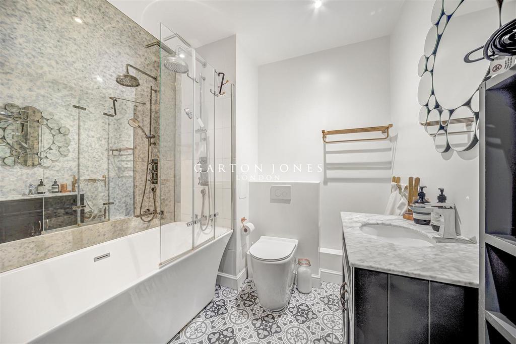 Bathroom.JPG