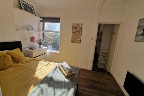 Studio to rent, Bolingbroke Road, Stoke, Coventry, CV3