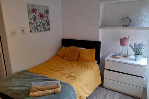 Studio to rent, Bolingbroke Road, Stoke, Coventry, CV3