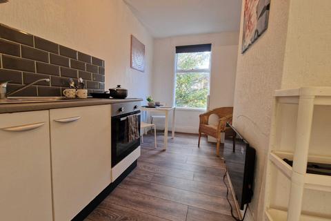 Studio to rent, Bolingbroke Road, Stoke, Coventry, CV3