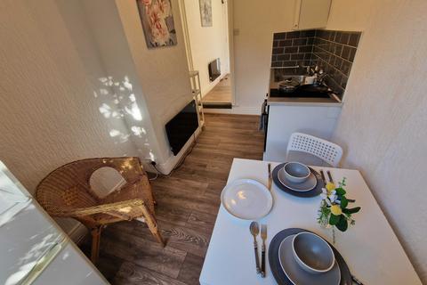 Studio to rent, Bolingbroke Road, Stoke, Coventry, CV3