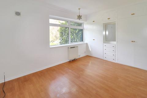 2 bedroom ground floor flat for sale, Esher Road, Hersham KT12