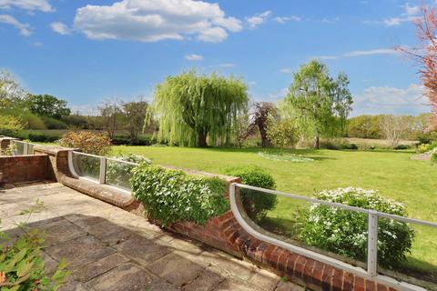 Esher Road, Hersham KT12