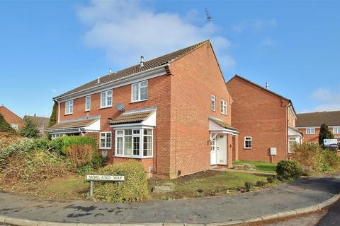 2 bedroom house to rent, Morland Way, St. Ives
