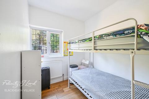 3 bedroom flat for sale, Ross Way, London, SE9
