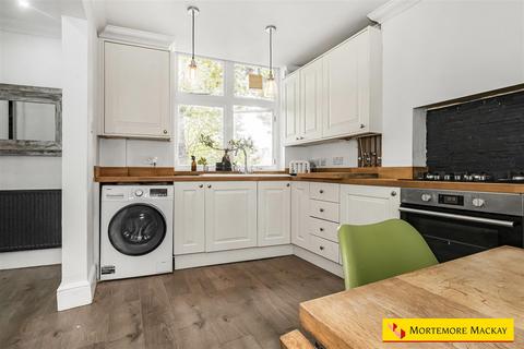 21a The Grangeway, London, N21 2HD