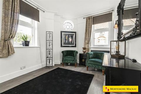 2 bedroom flat for sale, The Grangeway, London