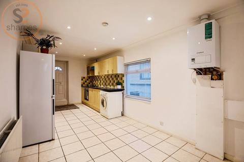2 bedroom apartment to rent, The Broadway, London