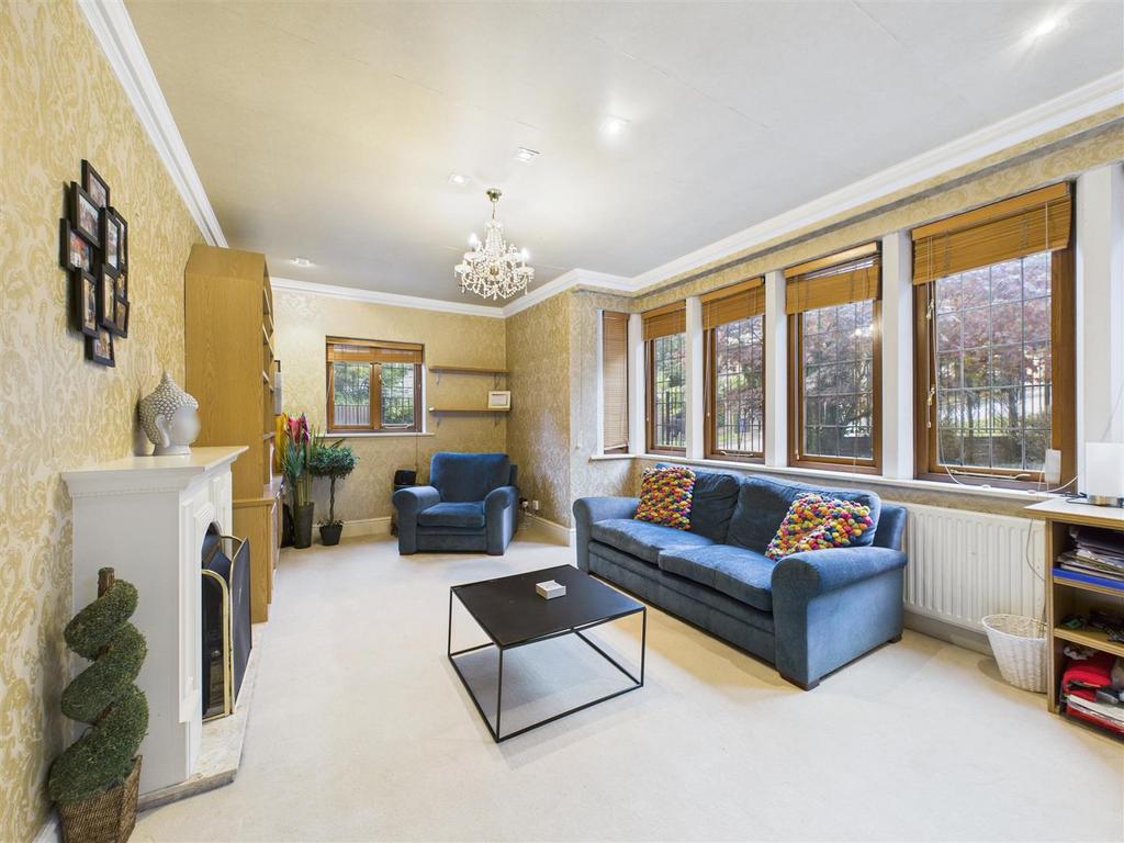 CAM05549 G0-PR0055-STILL039.jpg