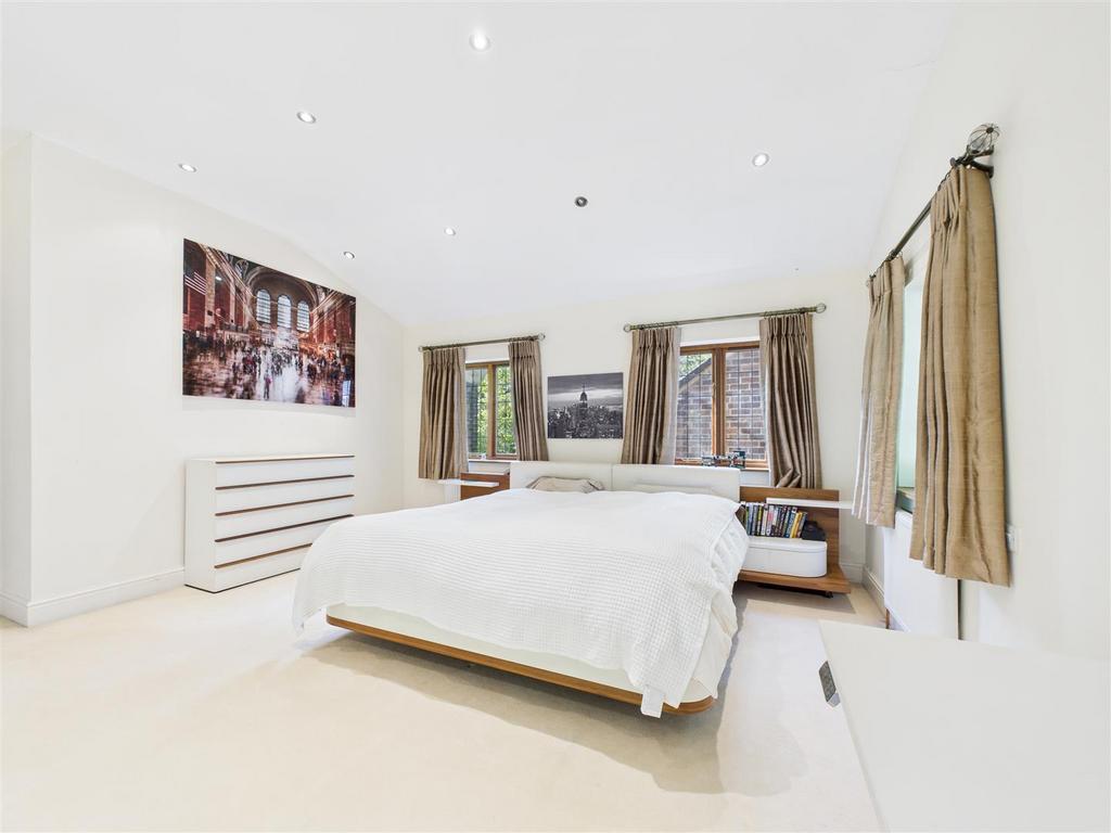 CAM05549 G0-PR0055-STILL003.jpg