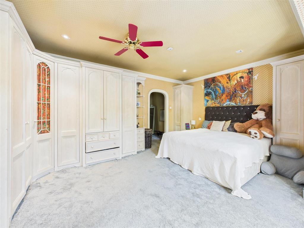 CAM05549 G0-PR0055-STILL014.jpg