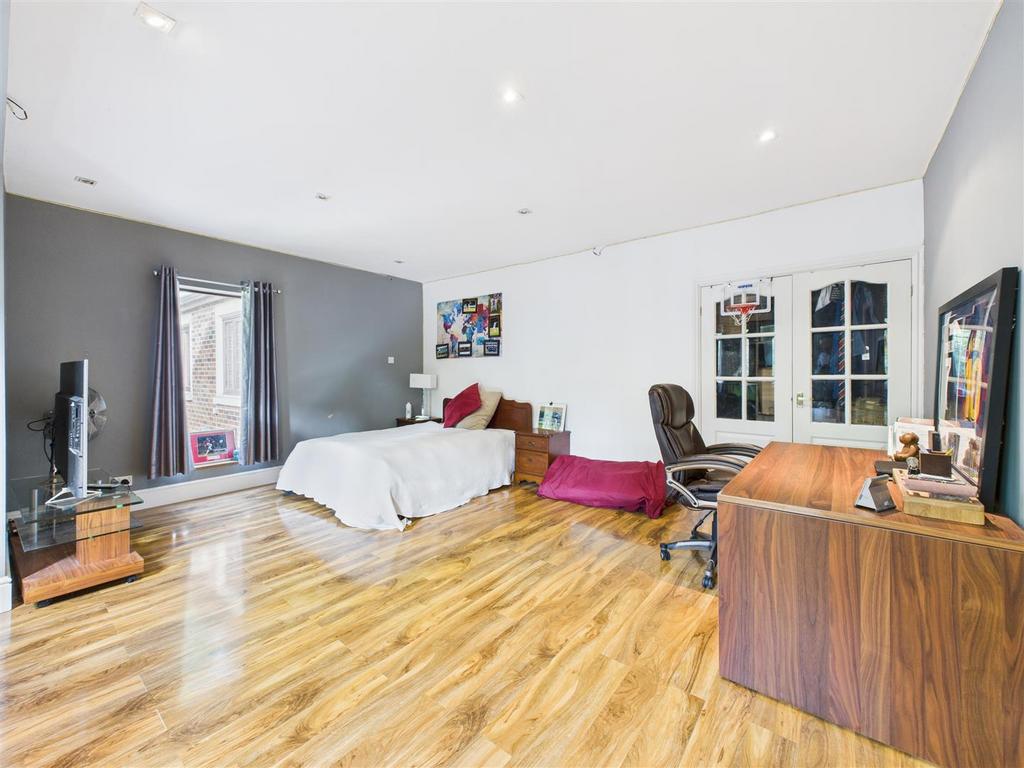 CAM05549 G0-PR0055-STILL016.jpg