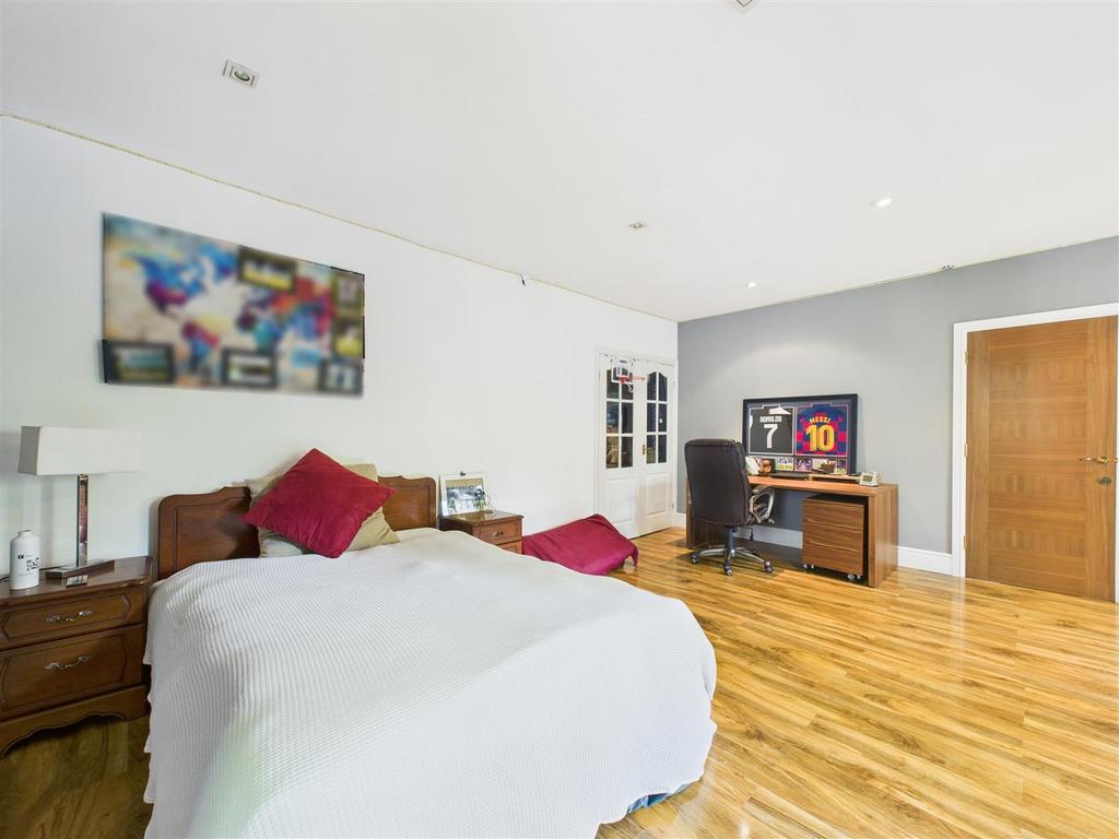 CAM05549 G0-PR0055-STILL017.jpg