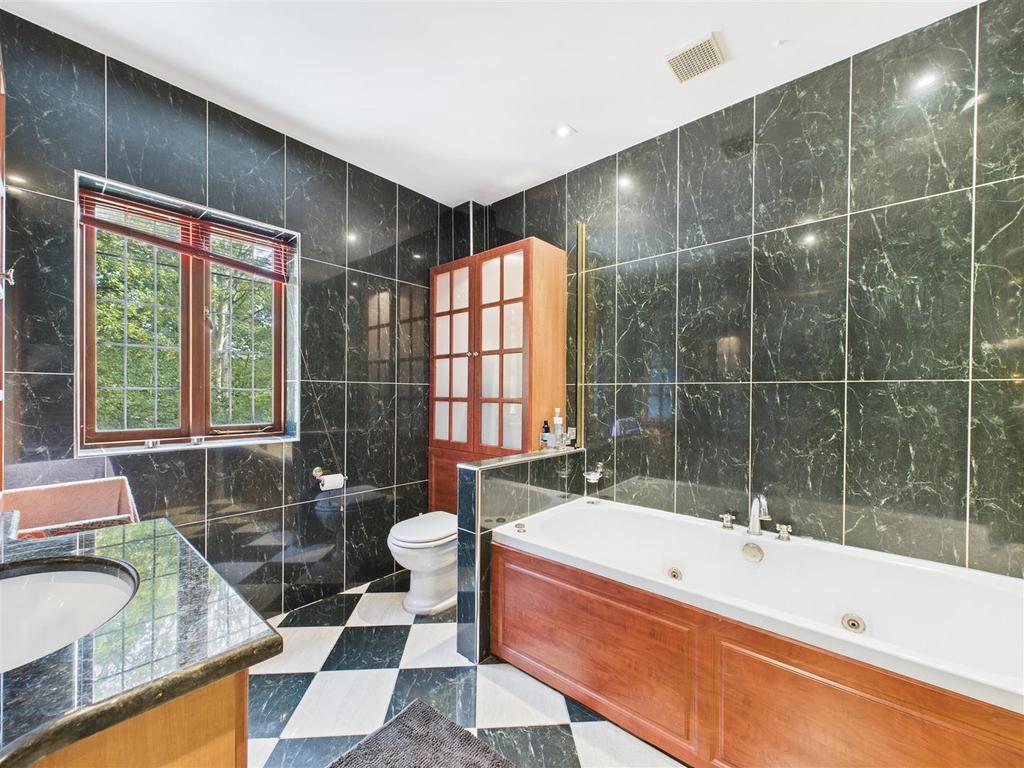 CAM05549 G0-PR0055-STILL012.jpg