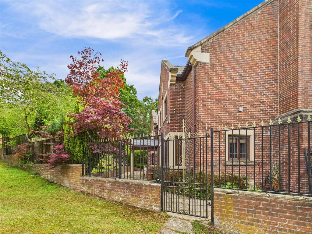 CAM05549 G0-PR0056-STILL008.jpg