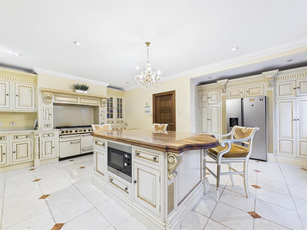 CAM05549 G0-PR0055-STILL035.jpg