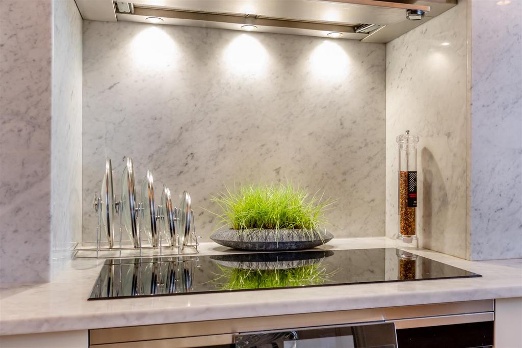 8588477-interior35.jpg