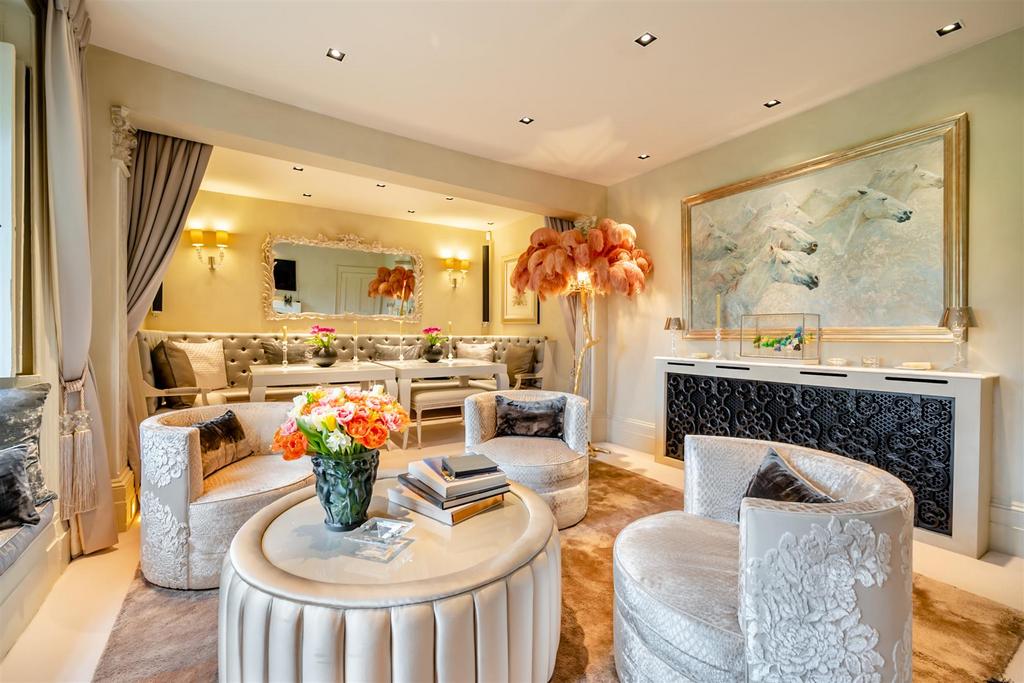 8588477-interior25.jpg